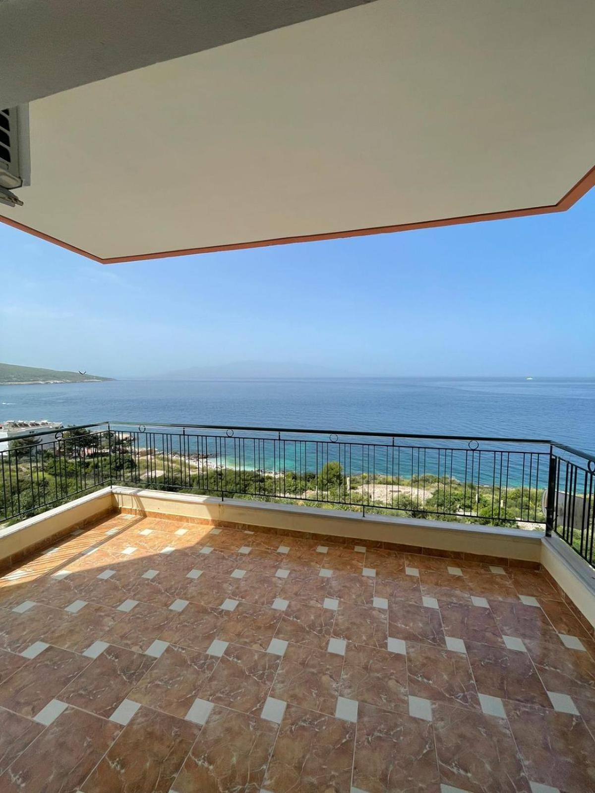 Lovely 3-Bedroom Apartment Rei Sarandë エクステリア 写真