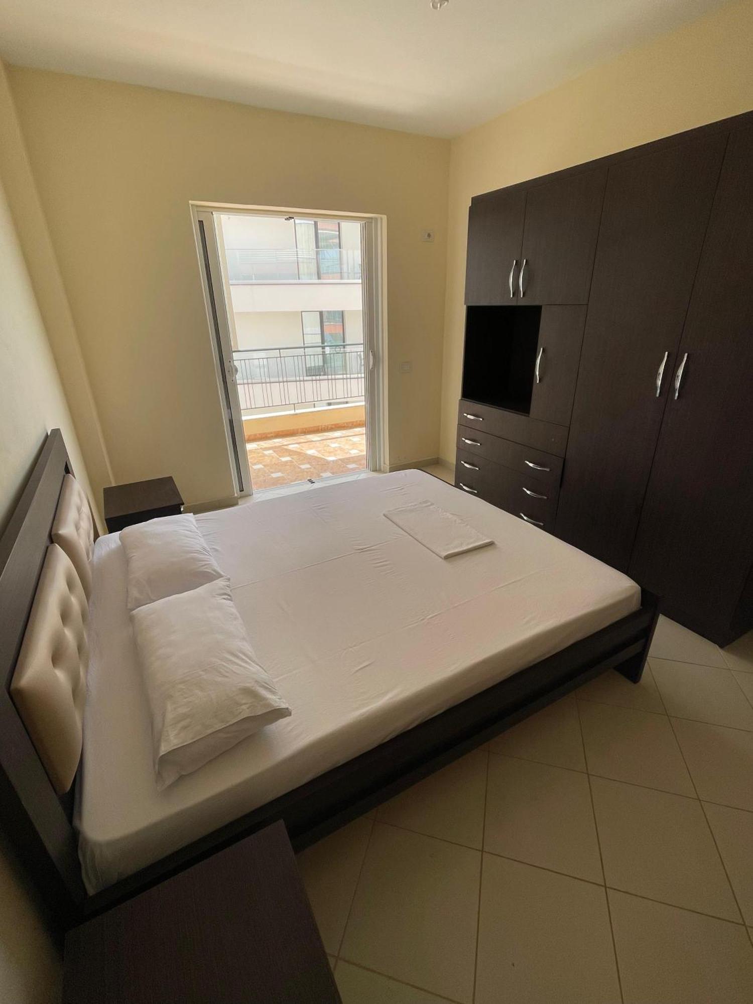 Lovely 3-Bedroom Apartment Rei Sarandë エクステリア 写真