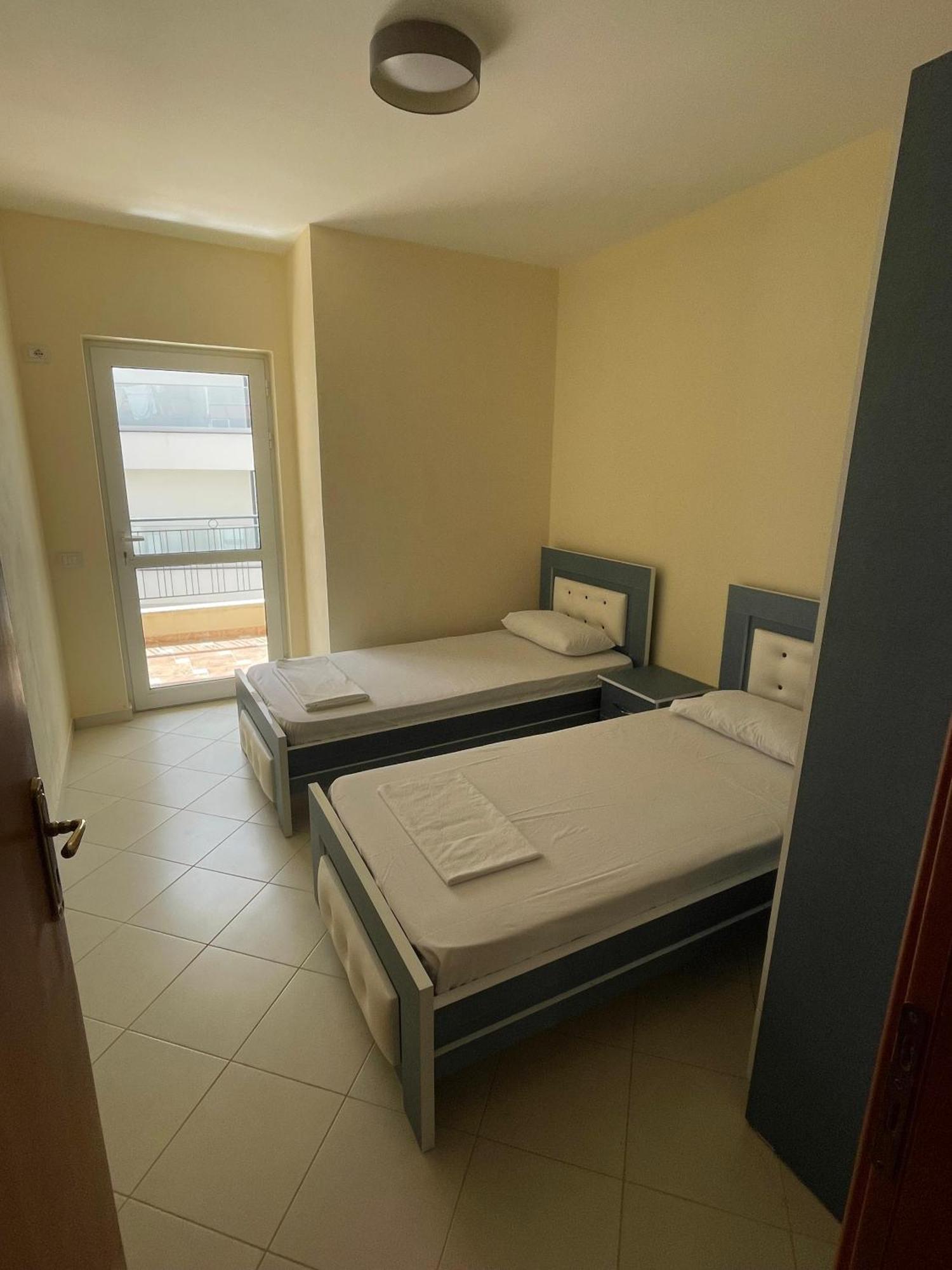 Lovely 3-Bedroom Apartment Rei Sarandë エクステリア 写真