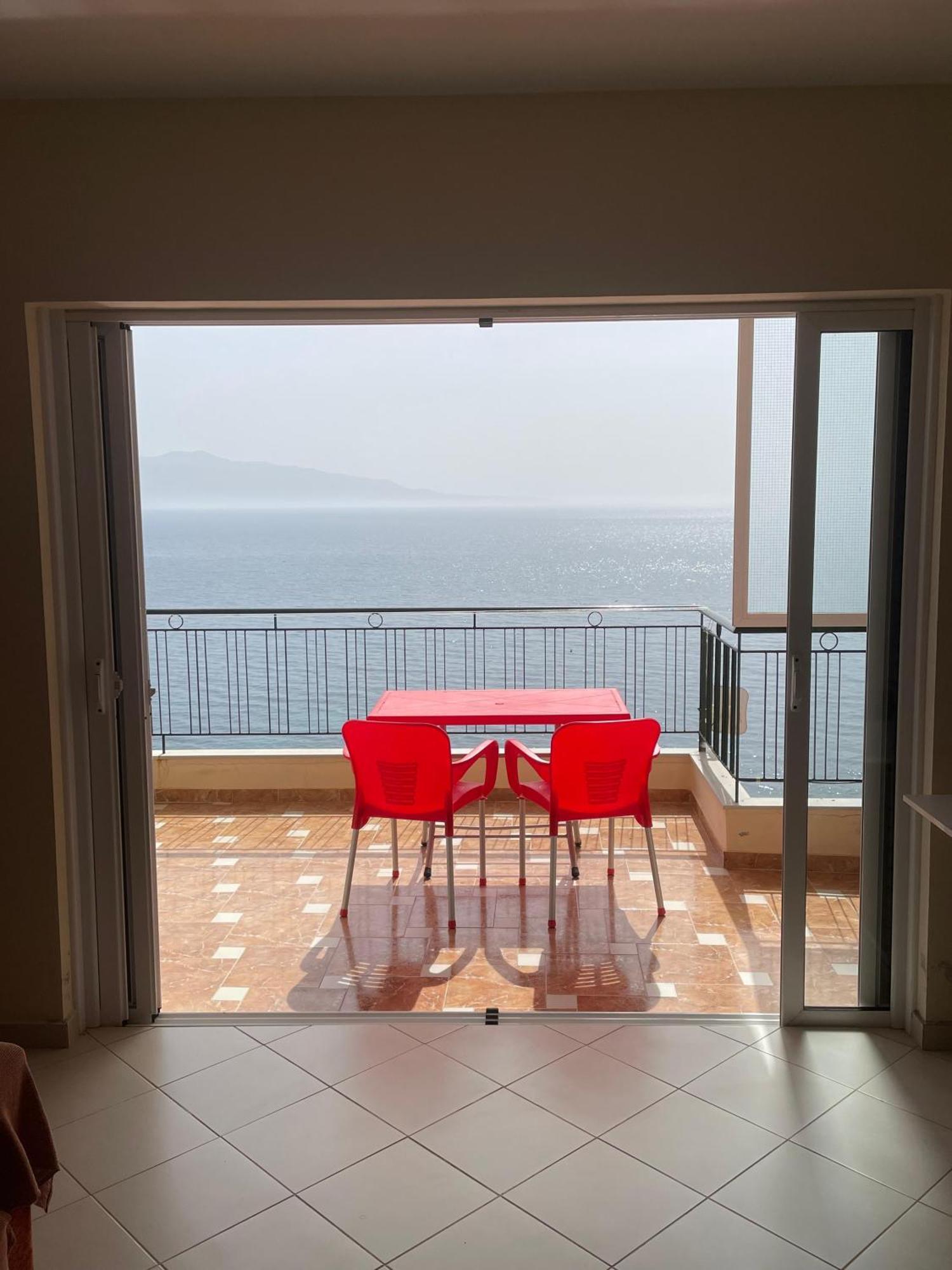 Lovely 3-Bedroom Apartment Rei Sarandë エクステリア 写真