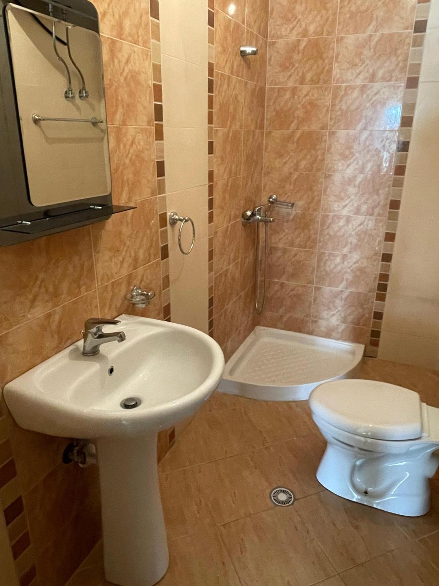 Lovely 3-Bedroom Apartment Rei Sarandë エクステリア 写真