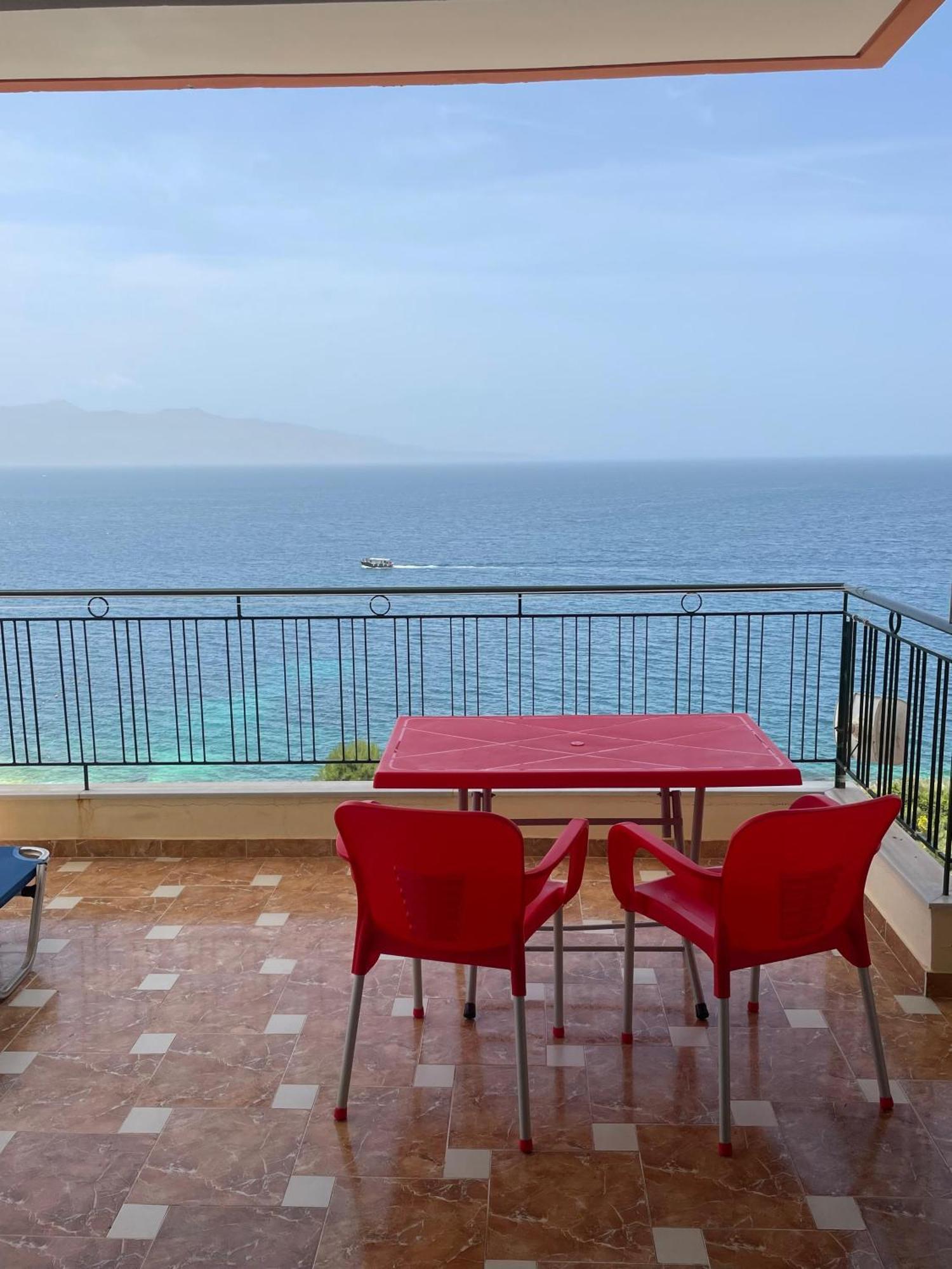 Lovely 3-Bedroom Apartment Rei Sarandë エクステリア 写真