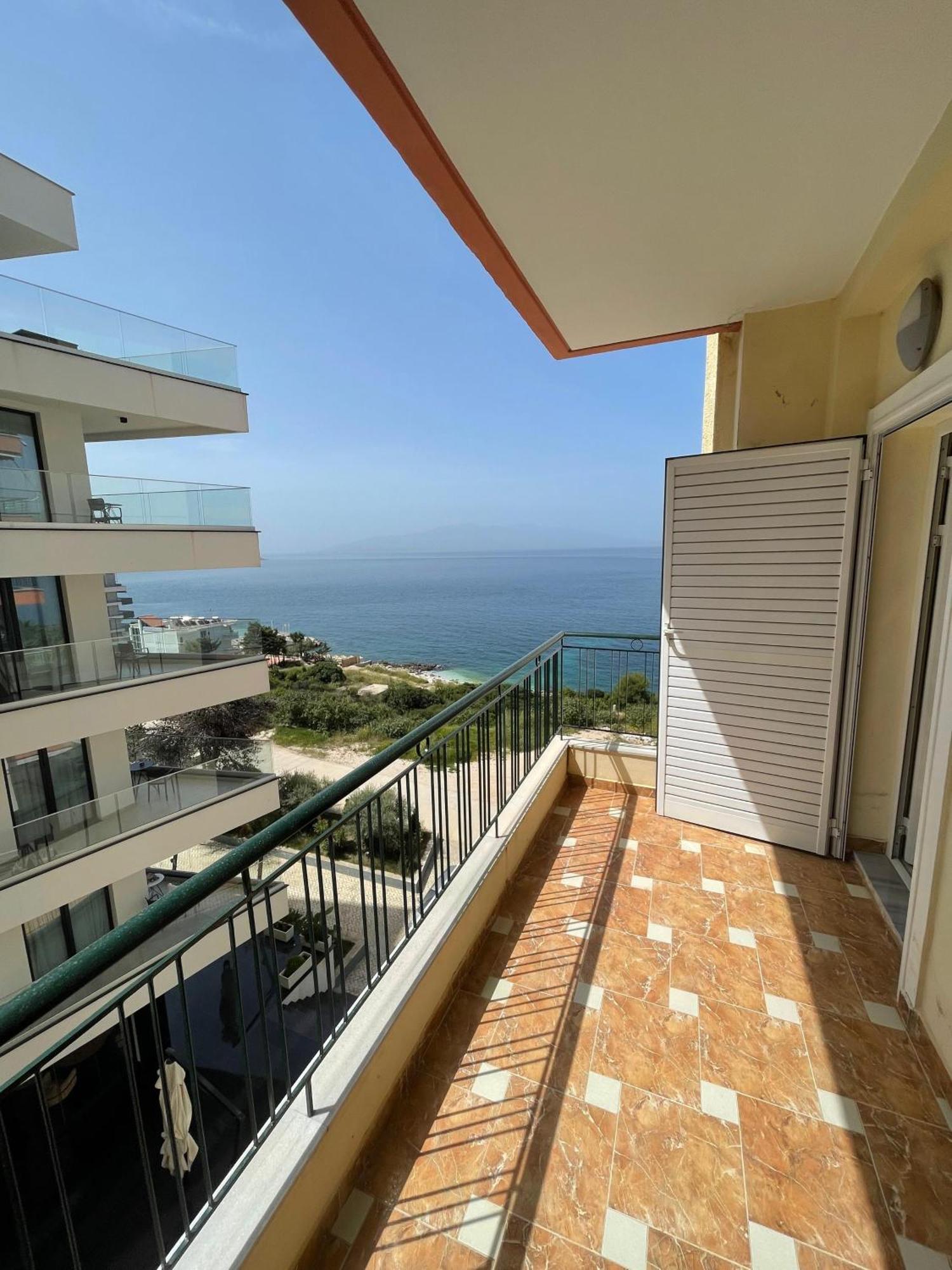 Lovely 3-Bedroom Apartment Rei Sarandë エクステリア 写真