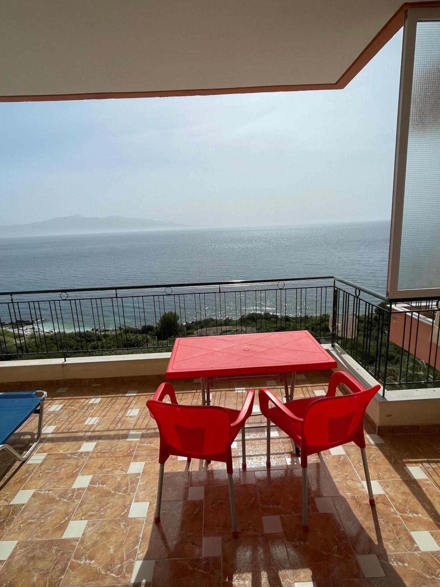 Lovely 3-Bedroom Apartment Rei Sarandë エクステリア 写真