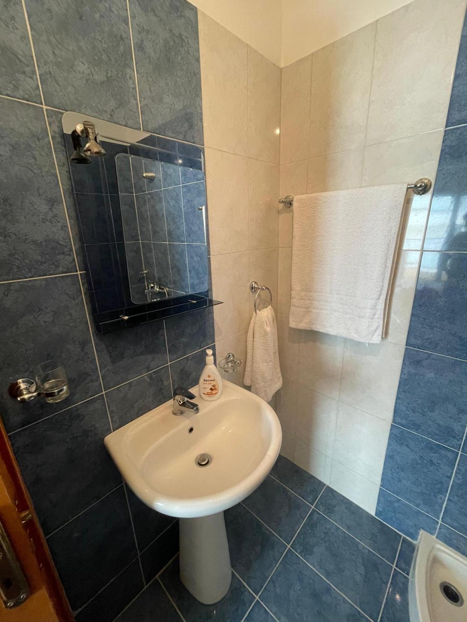 Lovely 3-Bedroom Apartment Rei Sarandë エクステリア 写真